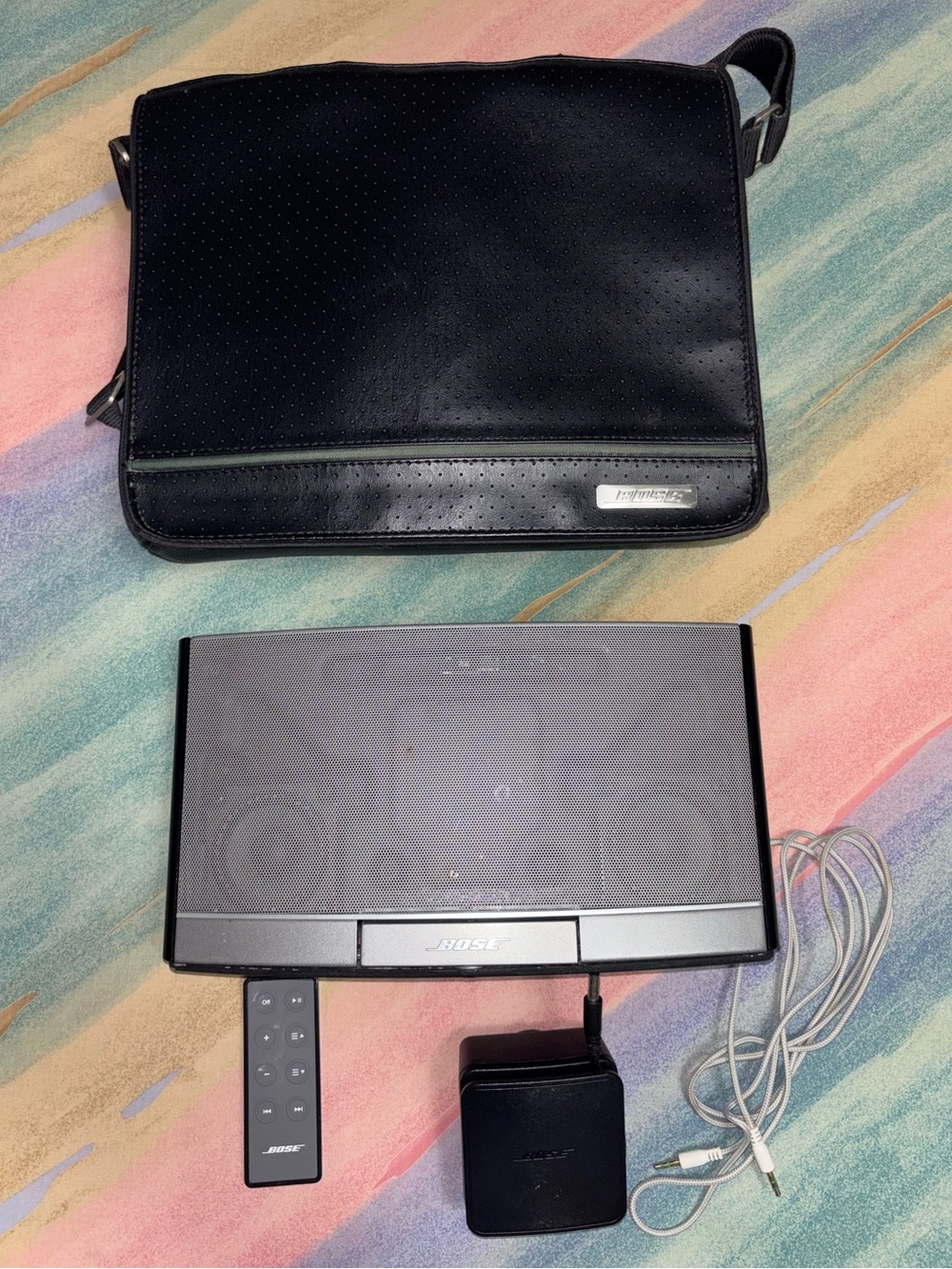 Bose SoundDock Portable Digital Music System N123 w/ Bose messenger black bag